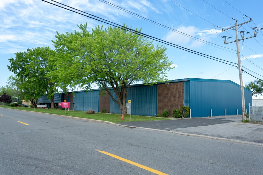 Primary Photo Of 2089-2111 Rue de la Province, Longueuil Warehouse For Sale