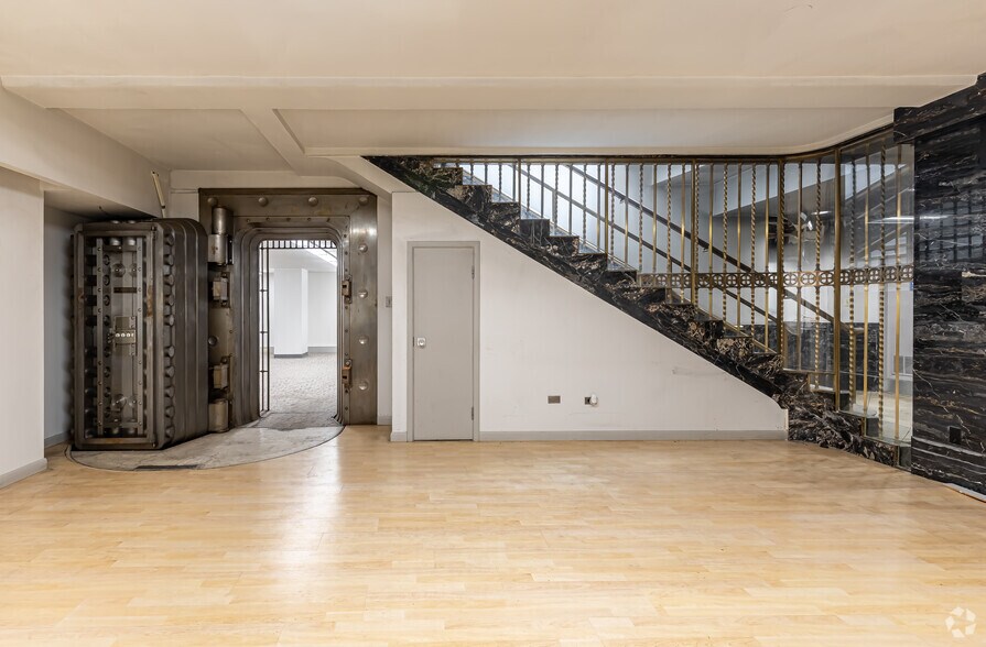 More Photos Of 1391 Main St, Springfield Office For Lease