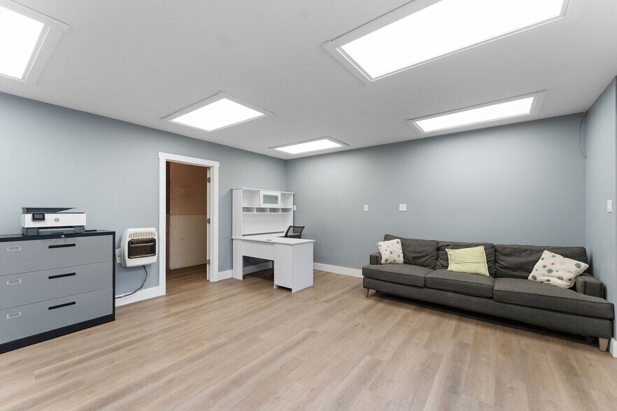 More Photos Of 345 N 400 E, Valparaiso Warehouse For Lease