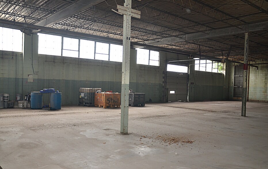 More Photos Of 3141-3151 Fiberglass Rd, Kansas City Warehouse For Lease