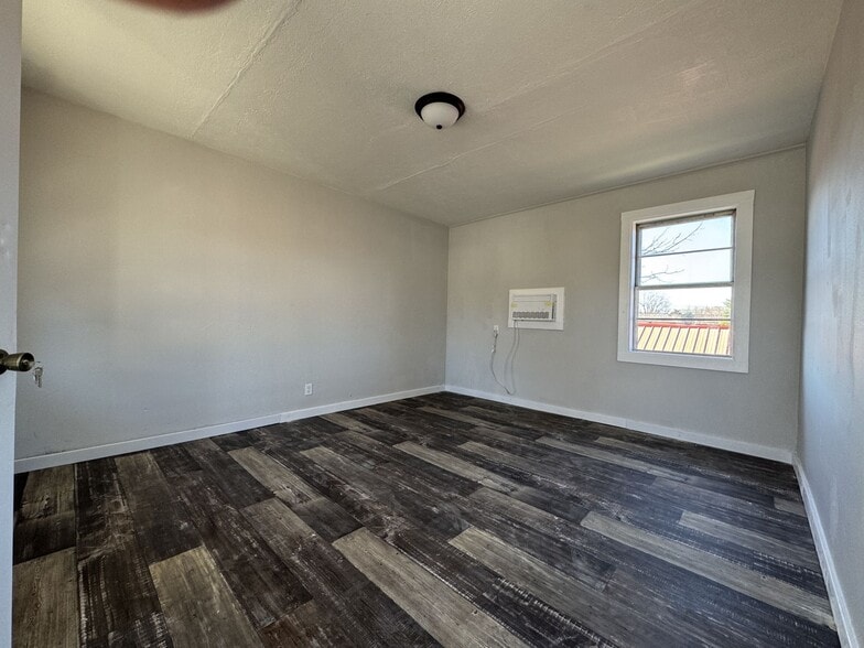 More Photos Of 500 Happy Valley Rd, Glasgow Hotel For Sale