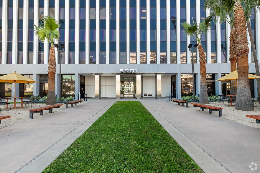 More Photos Of 5901 W Century Blvd, Los Angeles Coworking Space