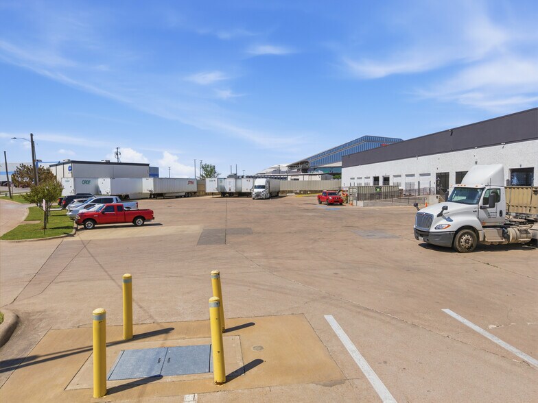 More Photos Of 1903 Exchange Dr, Arlington Distribution For Sale