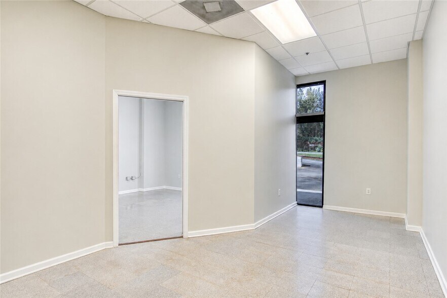 More Photos Of 2345 Sandifer Blvd, Westminster Showroom For Lease