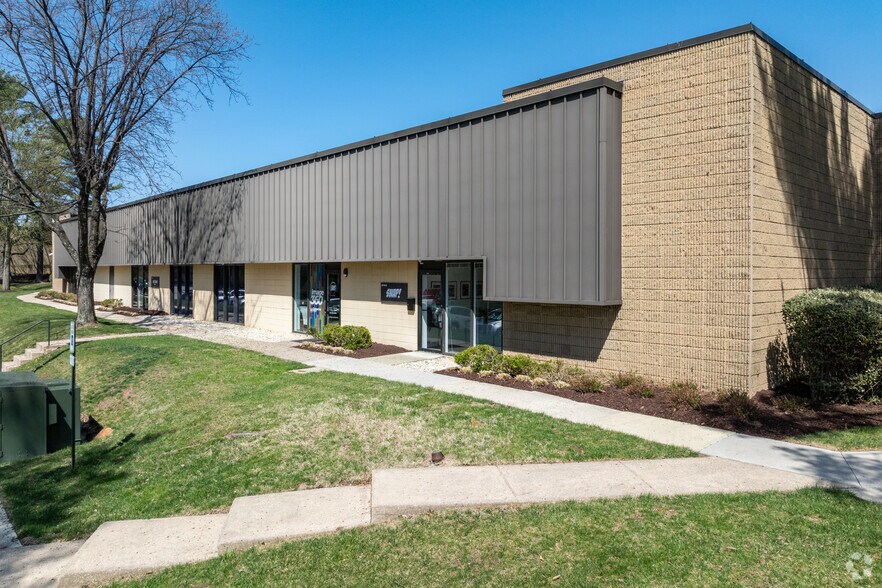 Primary Photo Of 9176 Red Branch Rd, Columbia Showroom For Lease