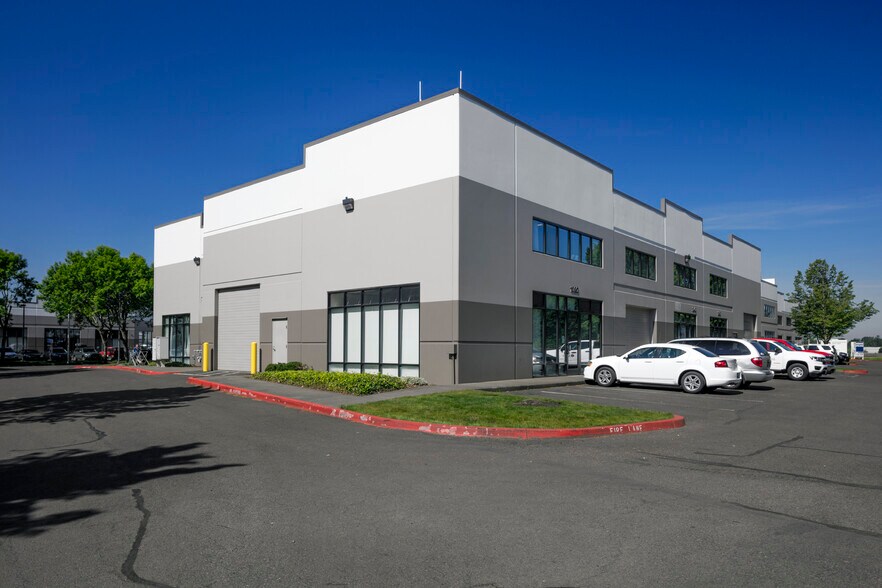More Photos Of 1020-1080 NW Corporate Dr, Troutdale Unknown For Lease