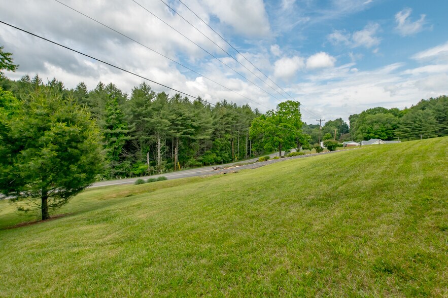More Photos Of 1266 E Stuart Dr, Hillsville Industrial For Sale