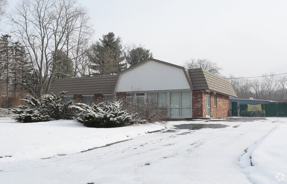 Primary Photo Of 538 Route 9W, Glenmont Office For Lease