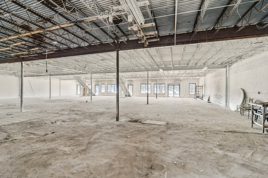 More Photos Of 8717 W Judge Perez Dr, Chalmette Office For Sale