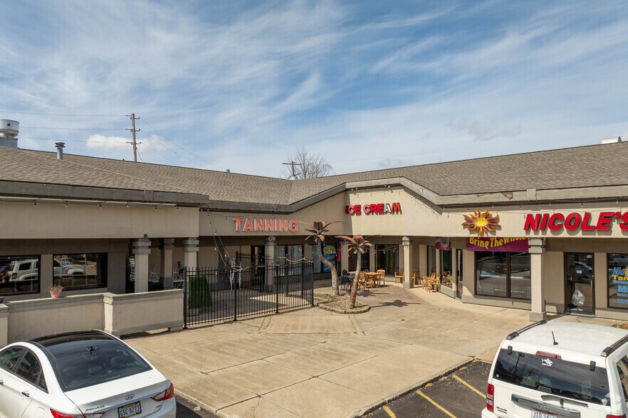 More Photos Of 1562 Akron Peninsula Rd, Akron Storefront For Lease