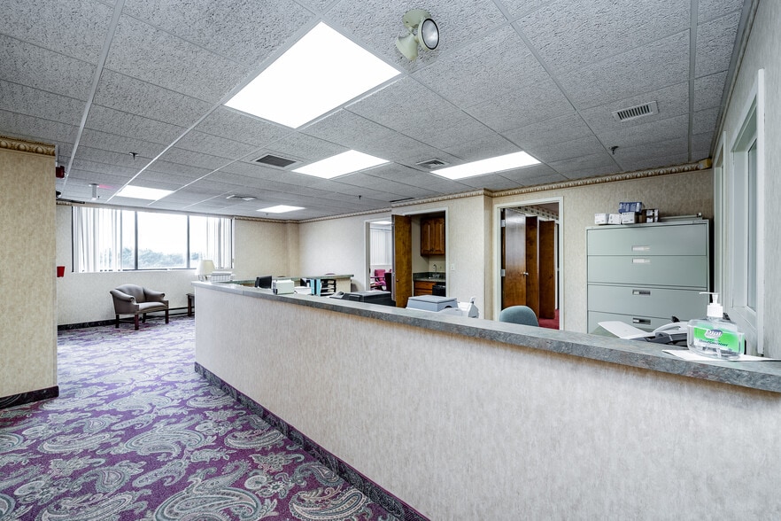More Photos Of 1094 Suffield St, Agawam Light Manufacturing For Sale
