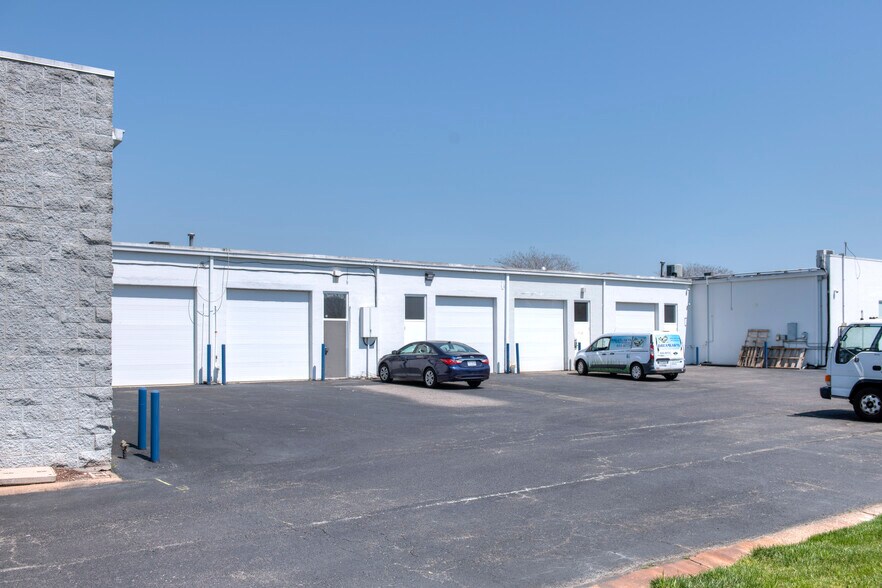 More Photos Of 2697 International Pky, Virginia Beach Showroom For Lease