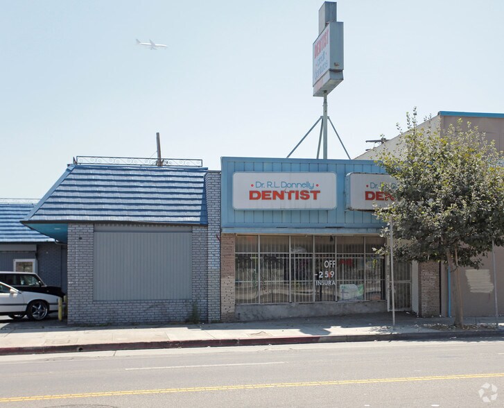 Primary Photo Of 962 W Manchester Ave, Los Angeles Office Residential For Lease