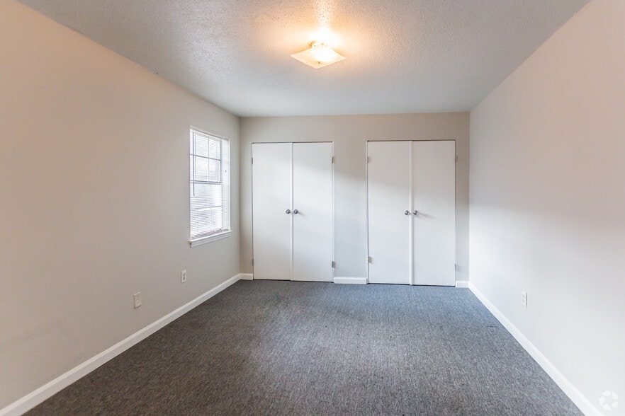 More Photos Of 2295 Candlewyck Cir, Memphis Apartments For Sale