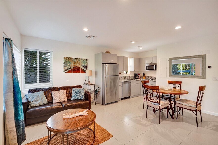 More Photos Of 322 Oklahoma St, Hollywood Multifamily For Sale