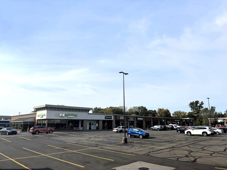 More Photos Of 27841-27909 Orchard Lake Rd, Farmington Hills Unknown For Lease