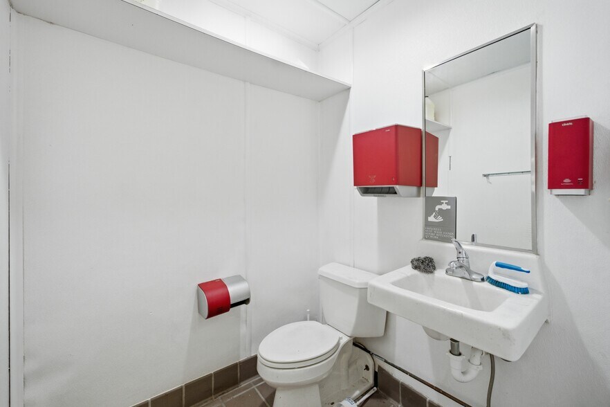 More Photos Of 5079 James Madison Pky, King George Fast Food For Sale