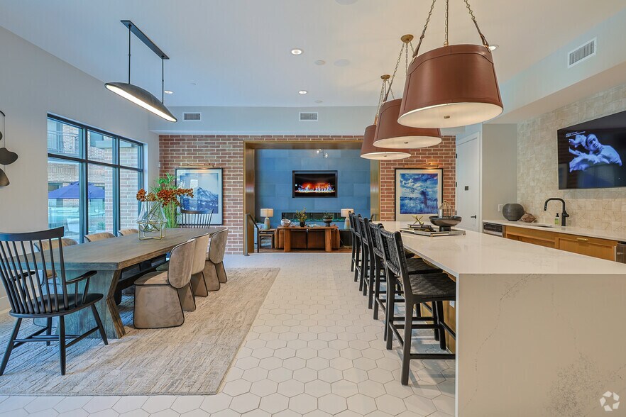 More Photos Of 760 Airport Blvd, Austin Apartments For Lease