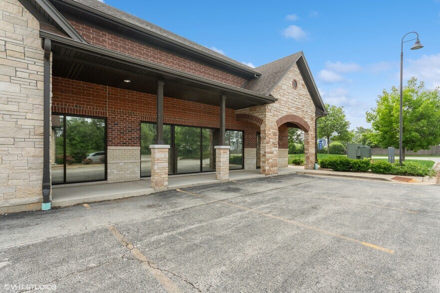 More Photos Of 550-660 W Boughton Rd, Bolingbrook Unknown For Lease