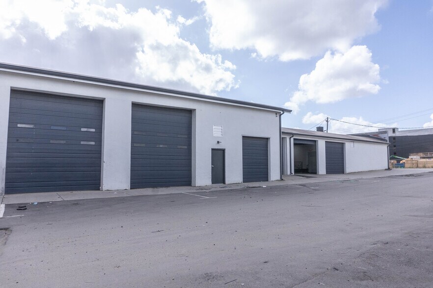 More Photos Of 122 Atando Ave, Charlotte Service For Lease