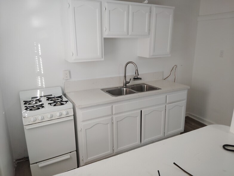 More Photos Of 225 E 74th St, Los Angeles Apartments For Sale