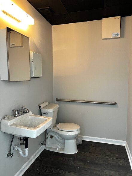 More Photos Of 3865-3877 Winchester Rd, Memphis Storefront For Lease