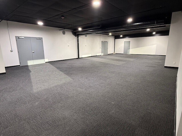 More Photos Of 3819 S 148th St, Omaha Service For Lease