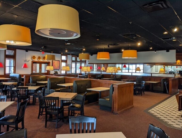 More Photos Of 14001 E Us-40 Hwy, Kansas City Restaurant For Lease