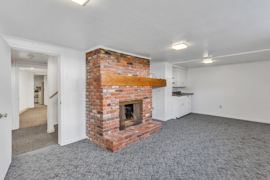 More Photos Of 110 Main St, Manchester Office Residential For Sale