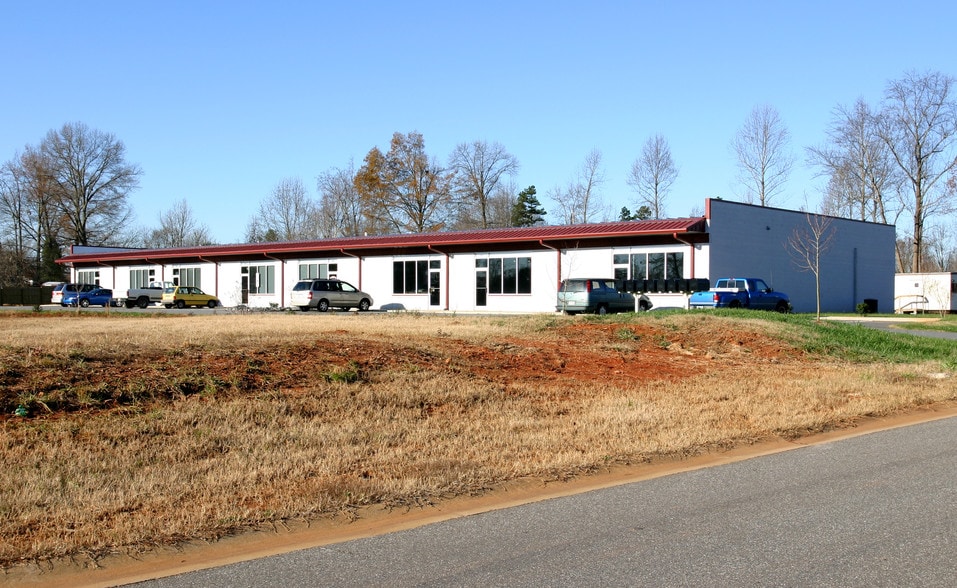 More Photos Of 4475-4489 Posterity Ct, Gastonia Flex For Lease