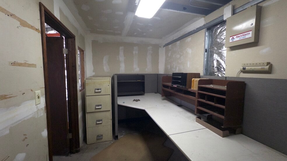 More Photos Of 500 Alakawa St, Honolulu Warehouse For Lease