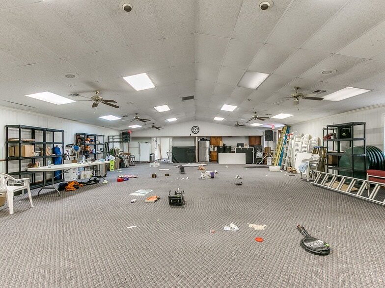 More Photos Of 809 SW 4th St, Moore Religious Facility For Sale