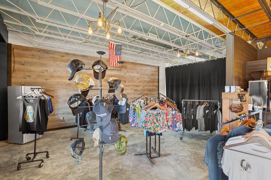 More Photos Of 4701 Hudson Bend Rd, Austin Freestanding For Sale