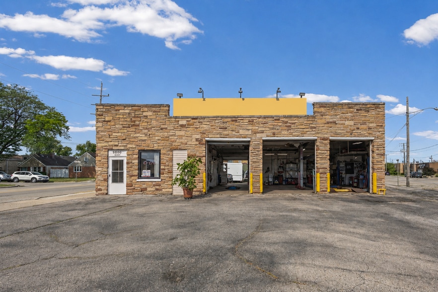 Primary Photo Of 9800 W Belmont Ave, Franklin Park Auto Repair For Sale
