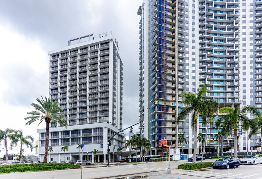 More Photos Of 1720 Harrison St, Hollywood Office Residential For Lease