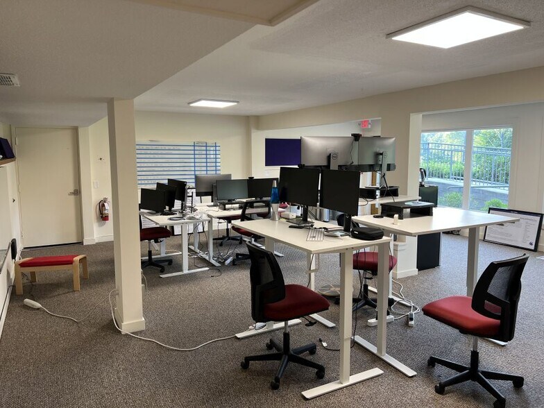 More Photos Of 1570 Boston Post Rd, Guilford Office For Lease