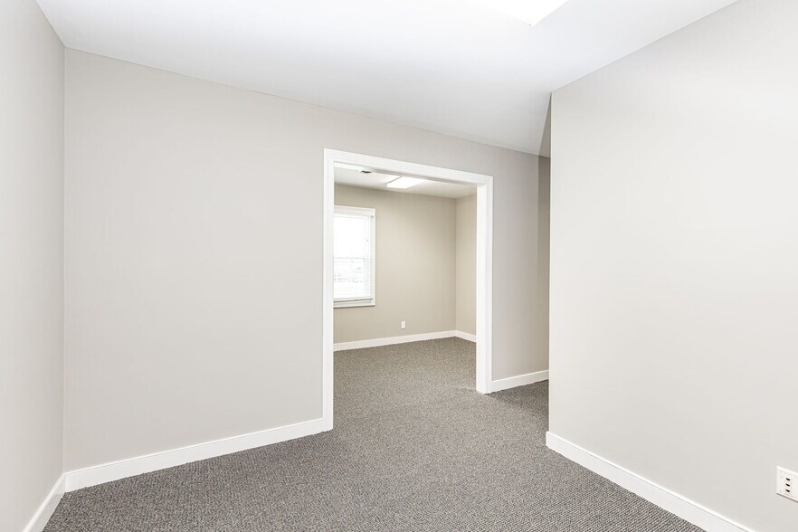 More Photos Of 10810 Hasty Ln, Midlothian Office For Lease