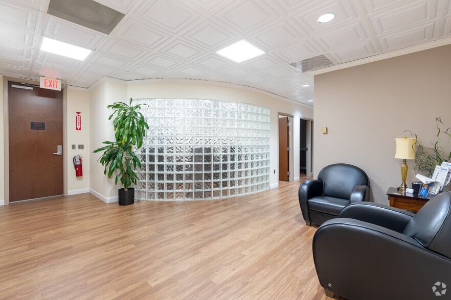 More Photos Of 101 Grovers Mill Rd, Lawrenceville Office For Sale