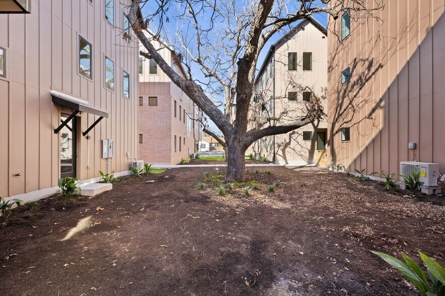 More Photos Of 732 Gonzales St, Austin Apartments For Sale