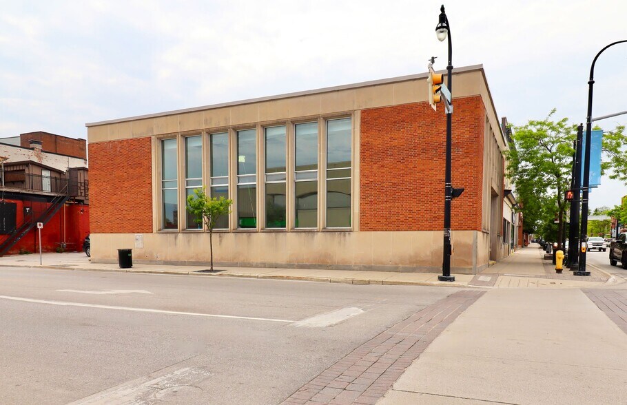 More Photos Of 899 2nd Av E, Owen Sound Bank For Sale