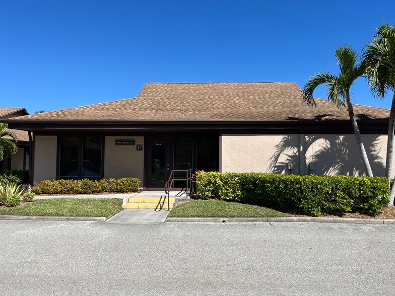 Primary Photo Of 12734 Kenwood Ln, Fort Myers Medical For Lease