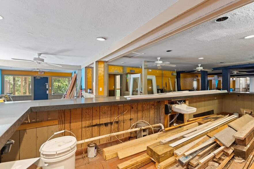 More Photos Of 6024 Cortez Blvd, Weeki Wachee General Retail For Sale