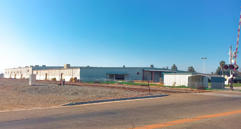 Primary Photo Of 10555 Iona Ave, Hanford Warehouse For Lease