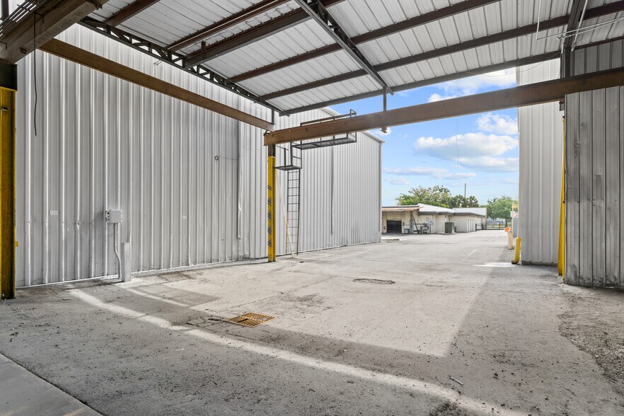 More Photos Of 1118 N Magnolia Ave, Ocala Warehouse For Sale
