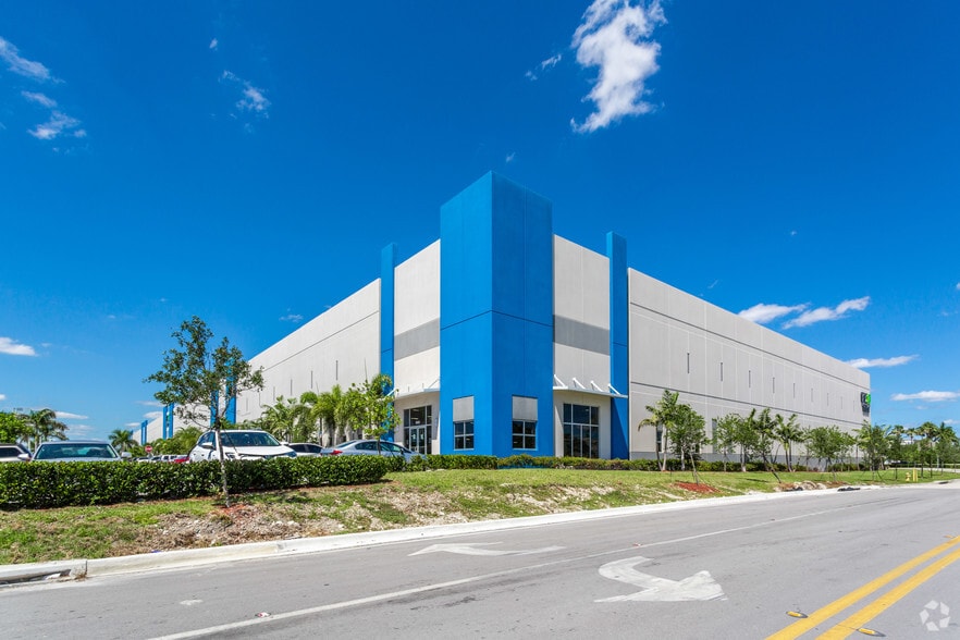 More Photos Of 9001-9101 NW 87th Ave, Medley Warehouse For Lease