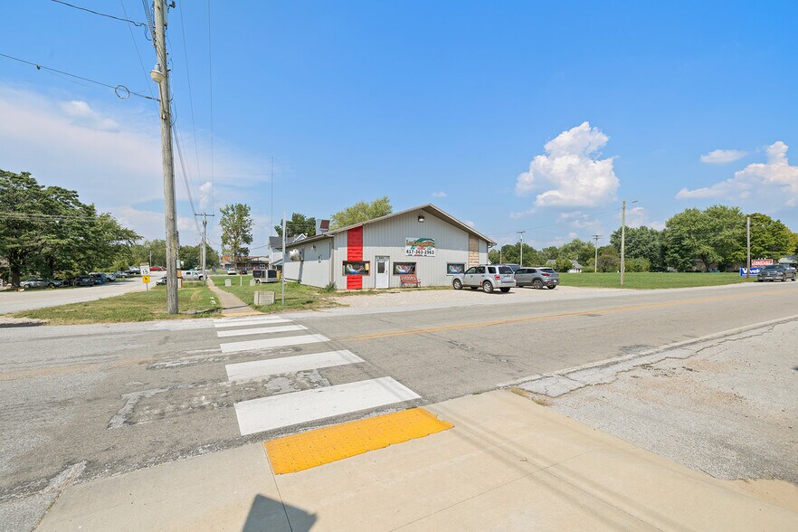 More Photos Of 143 E Main St, Fordland General Retail For Sale