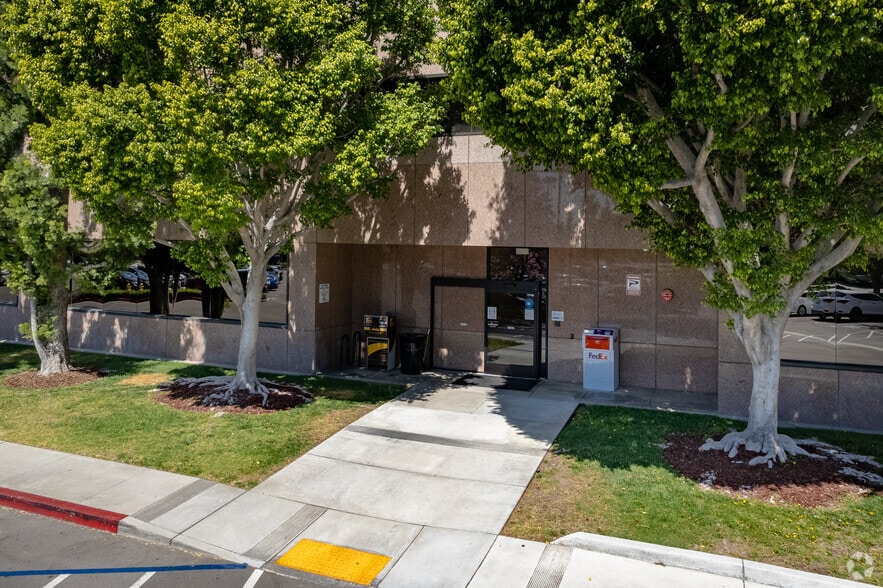 More Photos Of 301 W Huntington Dr, Arcadia Medical For Lease