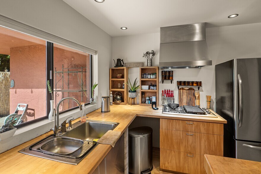 More Photos Of 45 Birch Blvd, Sedona Medical For Lease