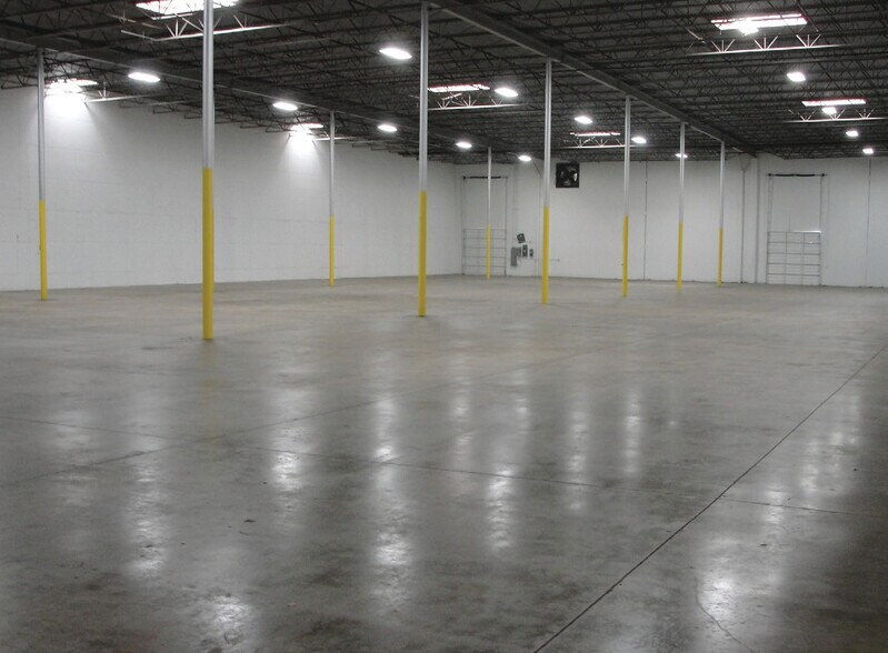 More Photos Of 3535 La Reunion Pky, Dallas Distribution For Lease