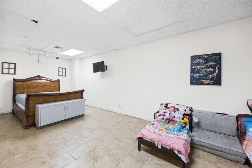 More Photos Of 205 E 18th St, Bakersfield Manufacturing For Sale